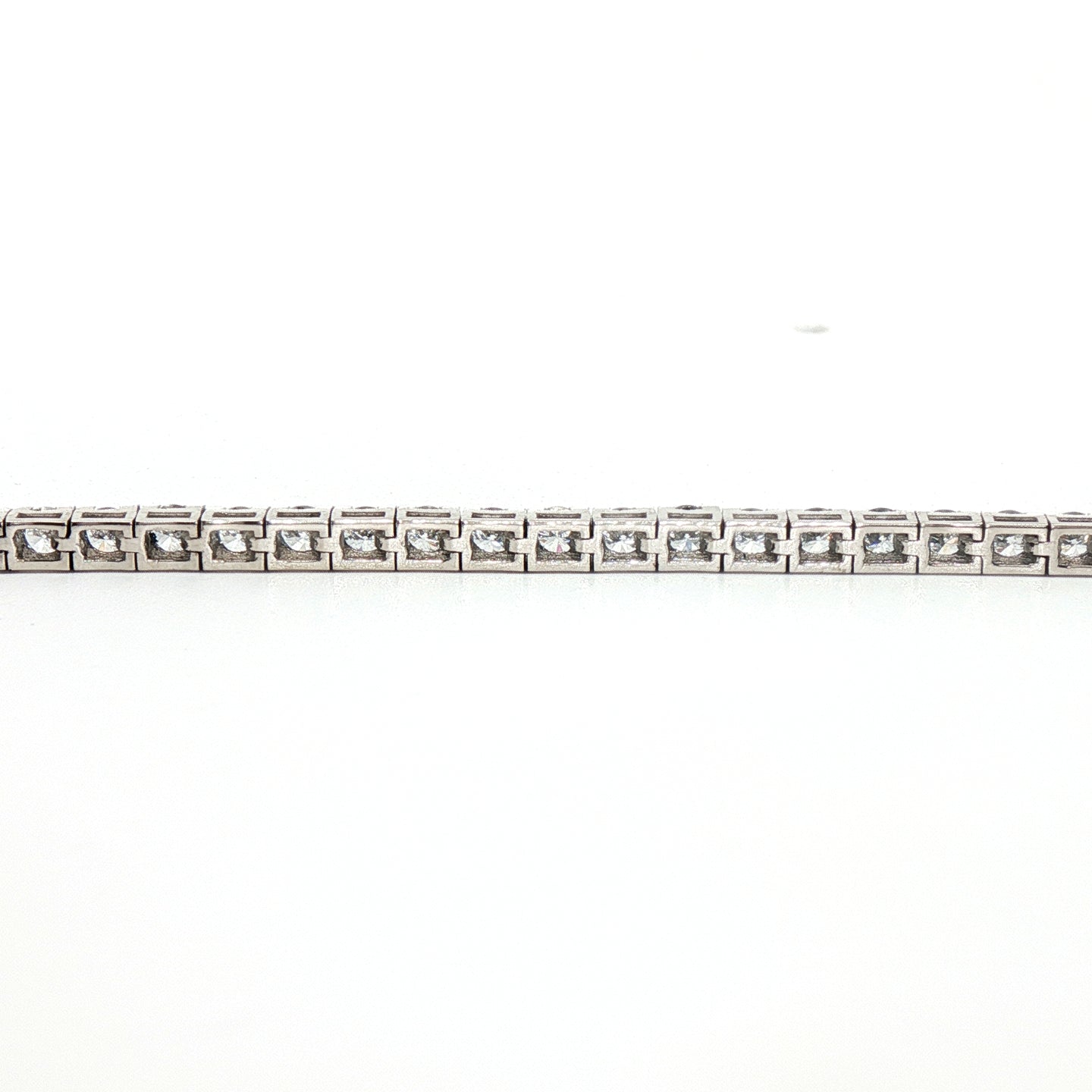 Bracciale tennis in oro bianco con diamanti Lab-Grown taglio brillante, 2,23 carati.