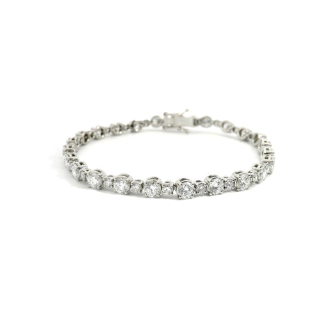 Bracciale tennis a filo in oro bianco con spot di diamanti lab-grown taglio brillante, 8,15 carati.