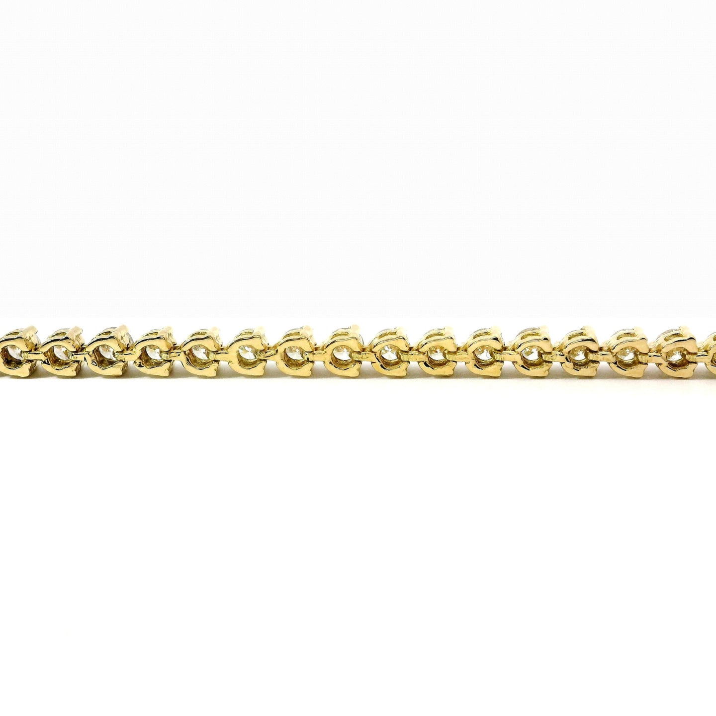 Bracciale tennis con castone a tre punte in oro giallo e diamanti lab-grown taglio brillante, 3,46 carati.