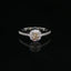 Anello in oro Bianco con diamante centrale taglio cuscino e diamanti Lab grown laterali
