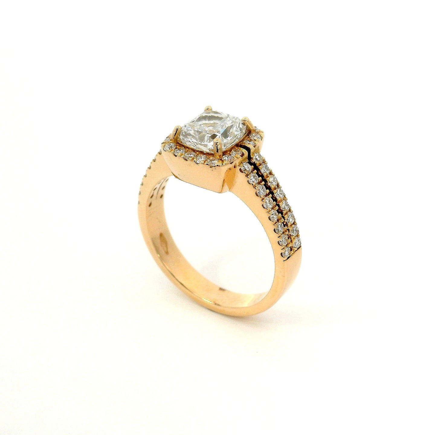 Anello Fancy in oro rosa con diamanti lab-grown taglio cuscino e brillante, 2,03 carati.