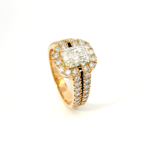 Fancy ring in rose gold with radiant cut lab-grown diamond and brilliant cut lab-grown diamonds, 2.46 carats.