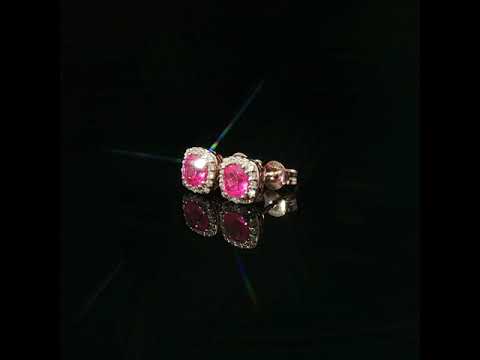 Orecchini punto luce con zaffiri rosa Lab-Grown taglio cuscino e diamanti Lab-Grown taglio brillante.