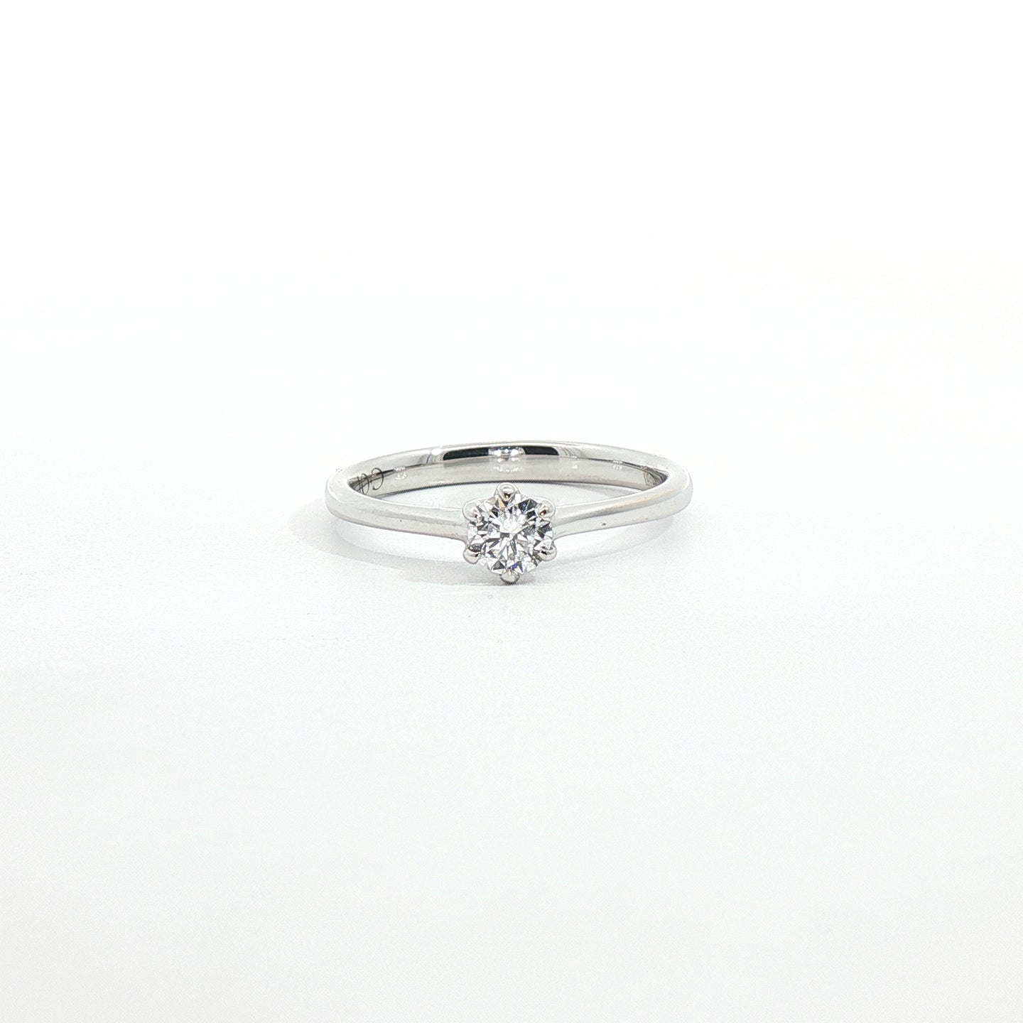 Solitaire in white gold with brilliant-cut lab-grown diamond, 0.26 carats.