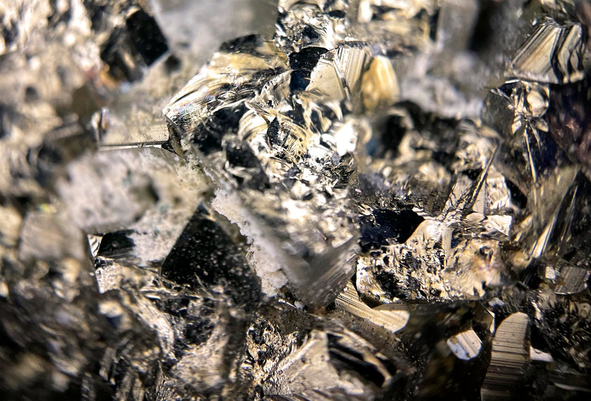 Che differenza c'è tra un diamante accresciuto in laboratorio e un diamante naturale?