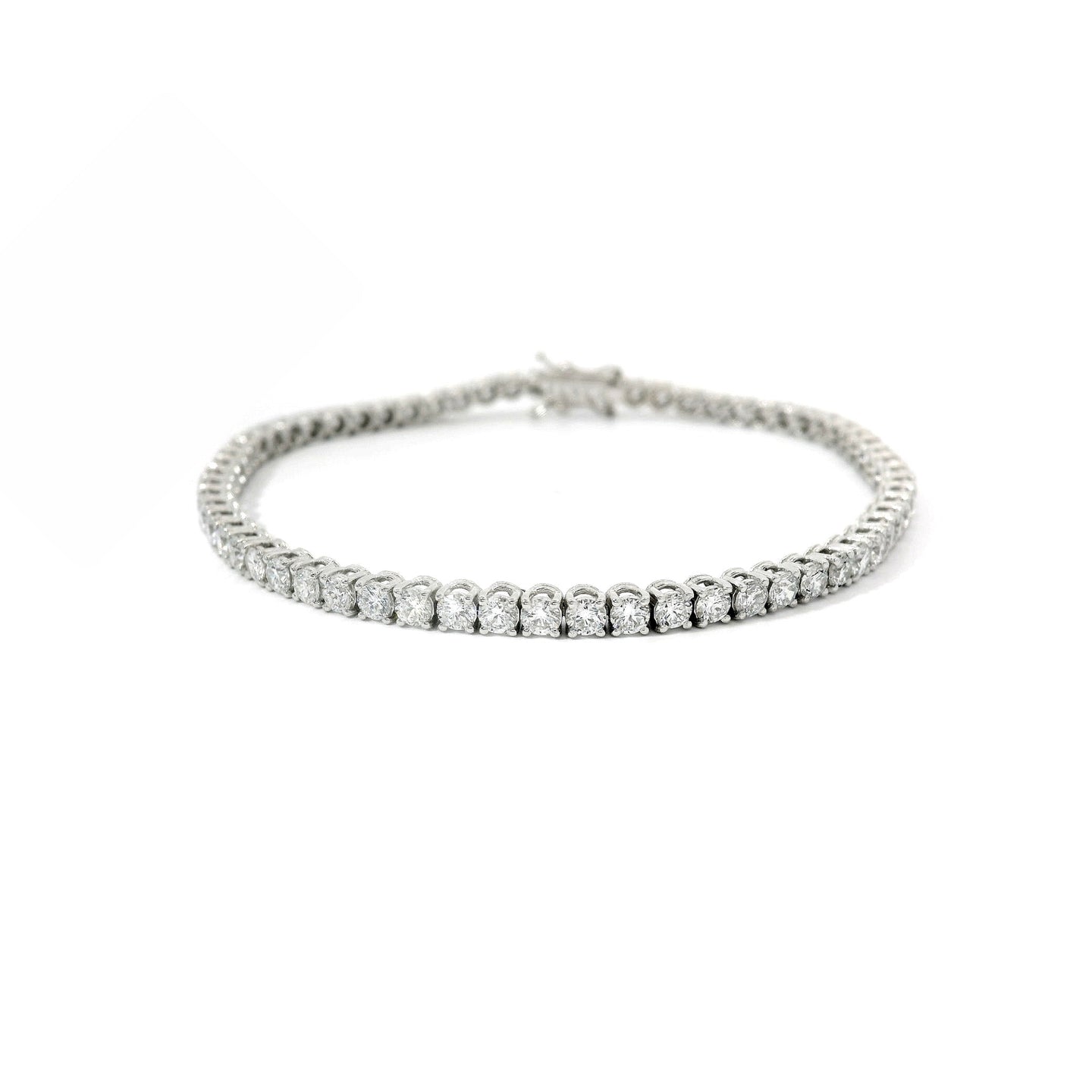 Bracciale Tennis a filo in oro bianco con diamanti lab-grown taglio brillante, 4,60 carati.