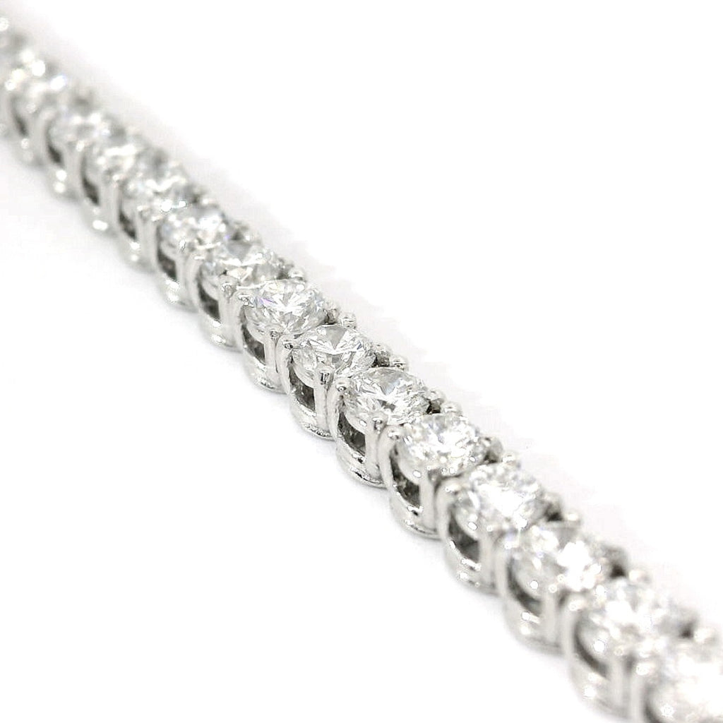 White gold wire tennis bracelet with brilliant-cut lab-grown diamonds, 5.54 carats.