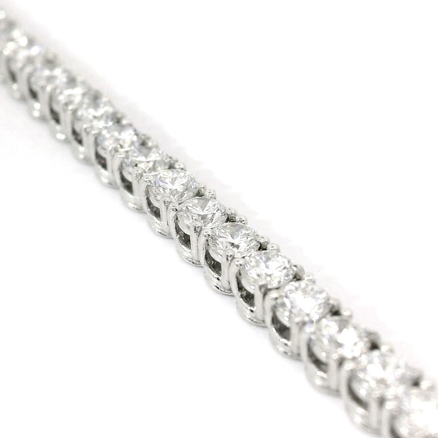 Bracciale Tennis a filo in oro bianco con diamanti lab-grown taglio brillante, 4,60 carati.