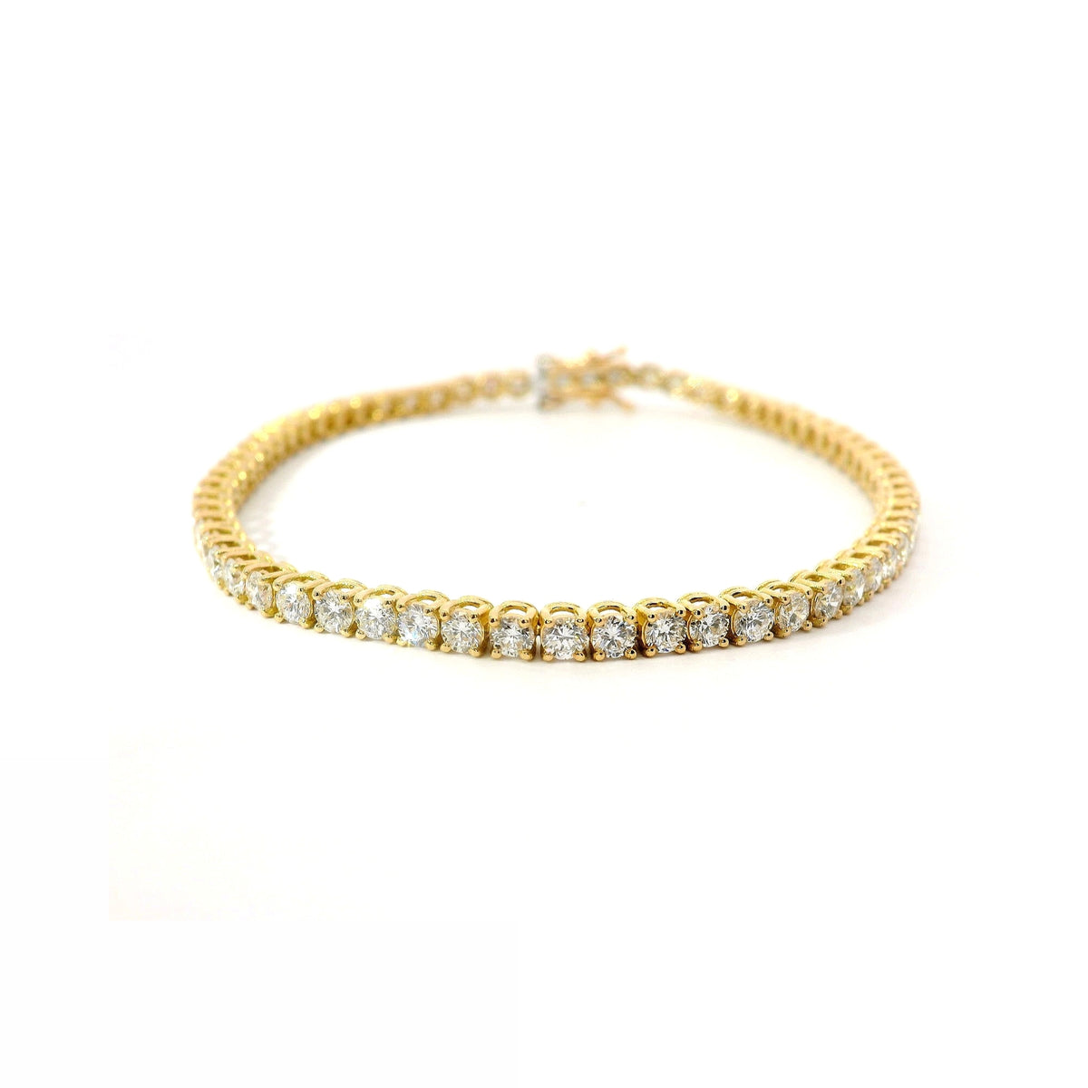White gold wire tennis bracelet with brilliant-cut diamonds, 5.54 carats.