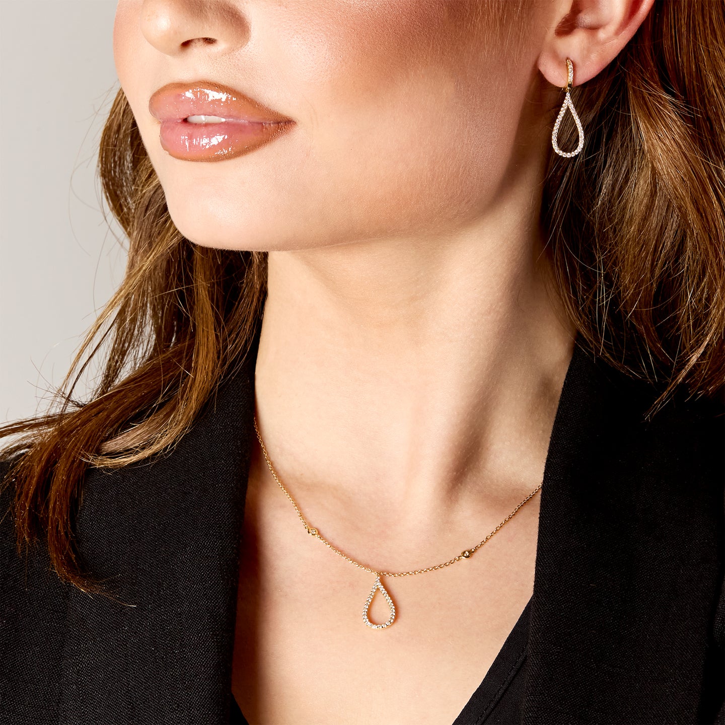 Orecchini a goccia in oro giallo con diamanti lab-grown taglio brillante, 0,56 carati.