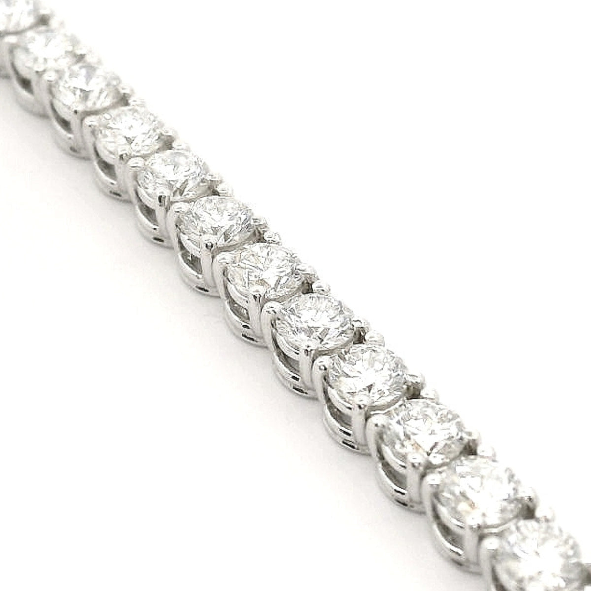 White gold wire tennis bracelet with brilliant-cut lab-grown diamonds, 5.54 carats.