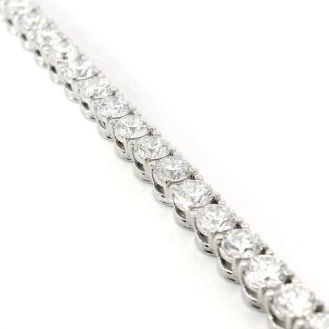 Bracciale Tennis a filo in oro bianco con diamanti lab-grown taglio brillante, 7,53 carati.