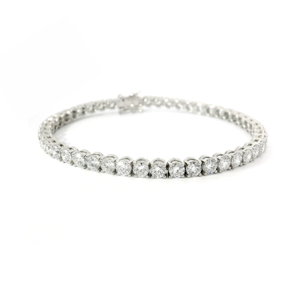 White gold wire tennis bracelet with brilliant-cut lab-grown diamonds, 5.54 carats.