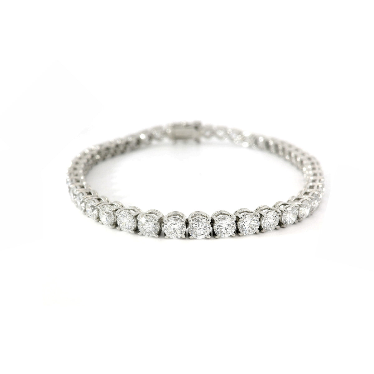White gold wire tennis bracelet with brilliant-cut lab-grown diamonds, 5.54 carats.