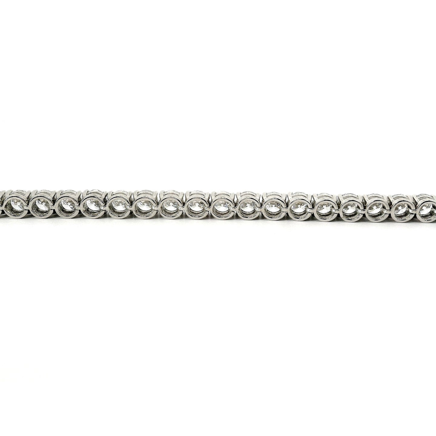 Bracciale Tennis a filo in oro bianco con diamanti lab-grown taglio brillante, 9,27 carati.