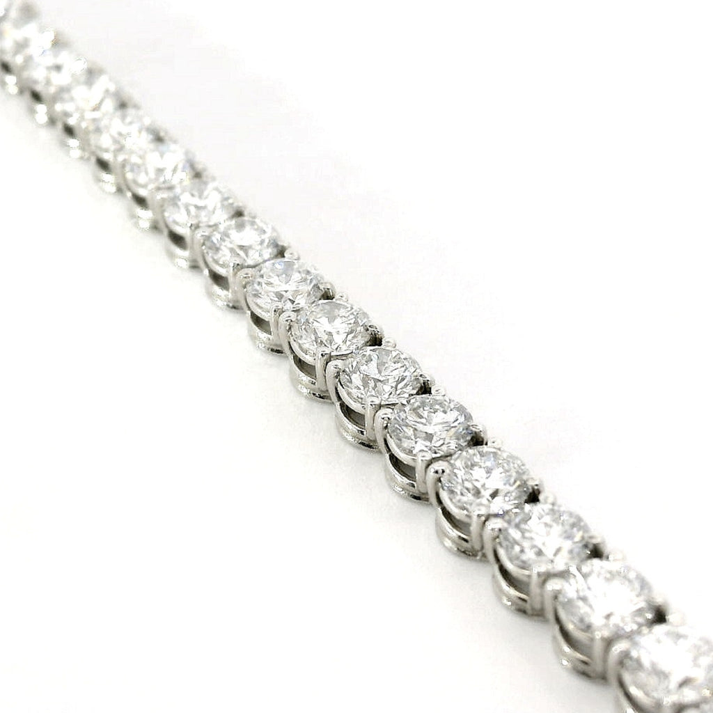 Bracciale Tennis a filo in oro bianco con diamanti lab-grown taglio brillante, 9,27 carati.