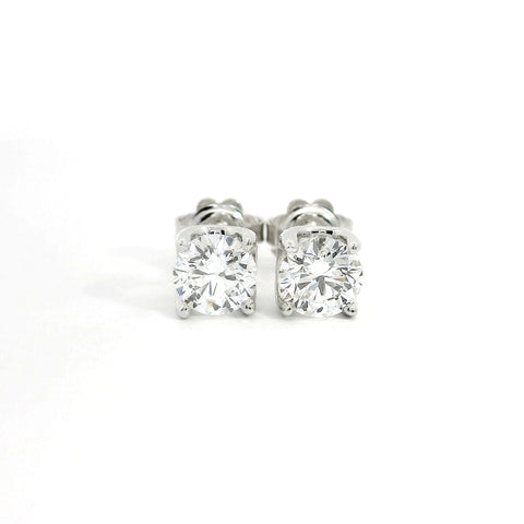 Orecchini punto luce in oro bianco con diamanti lab-grown taglio brillante, 1,80 carati.