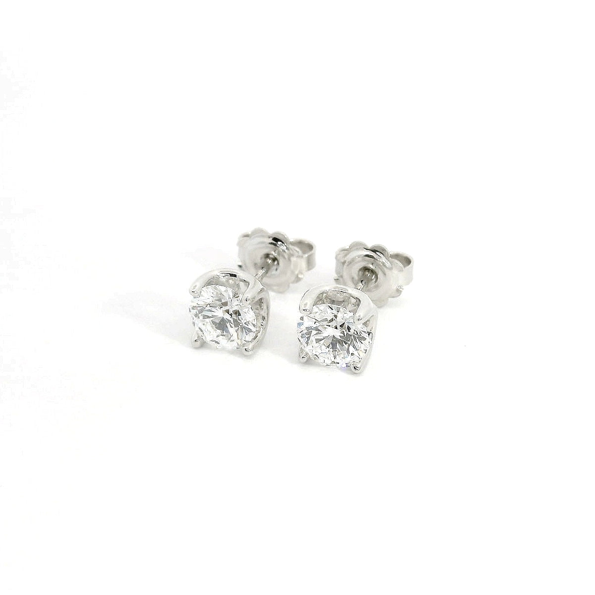 Orecchini punto luce in oro bianco con diamanti lab-grown taglio brillante, 1,80 carati.