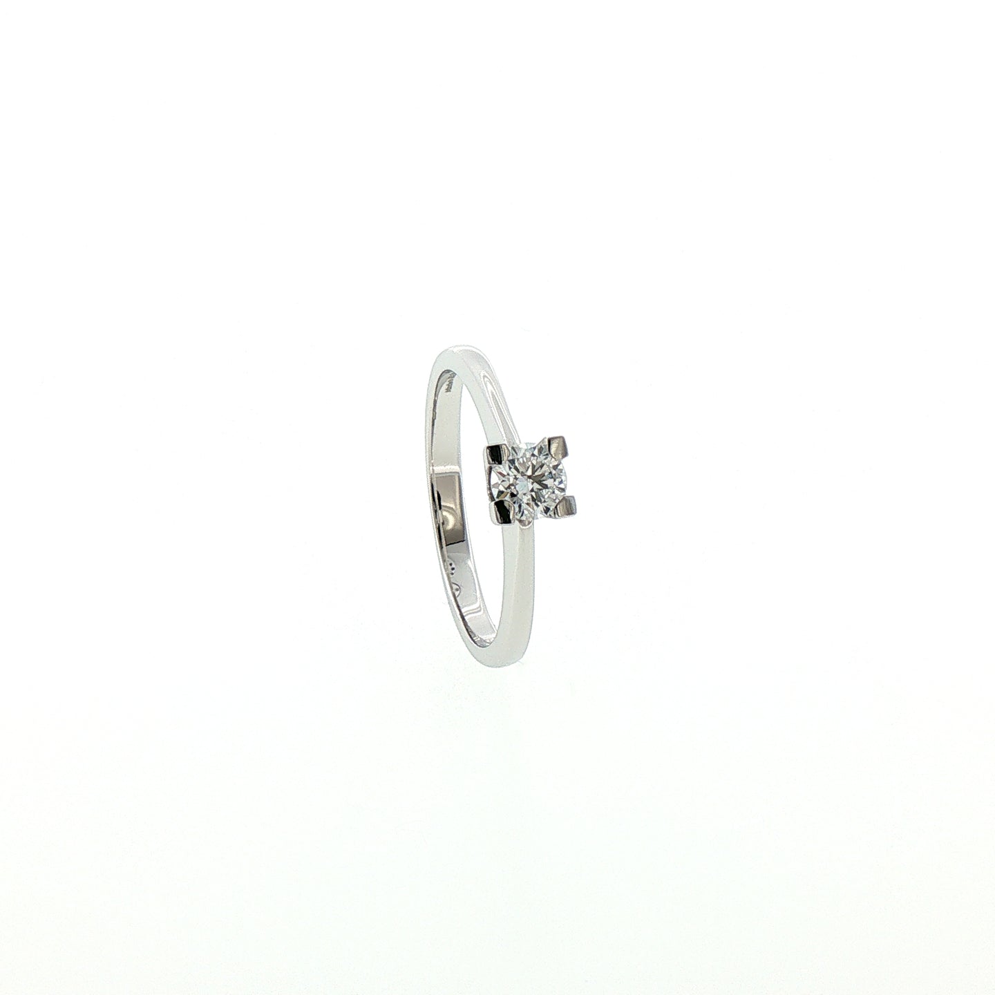 Solitario a "V" In Argento 925 con Diamante Lab-Grown taglio brillante.