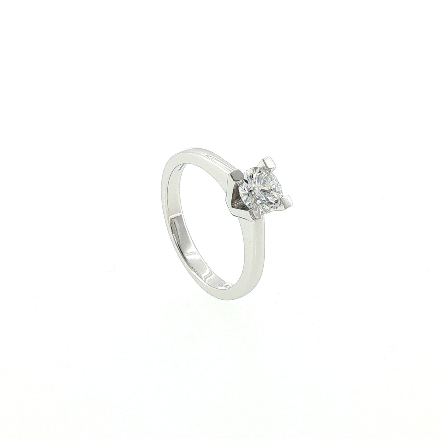 Solitario a "V" In Argento 925 con Diamante Lab-Grown taglio brillante.