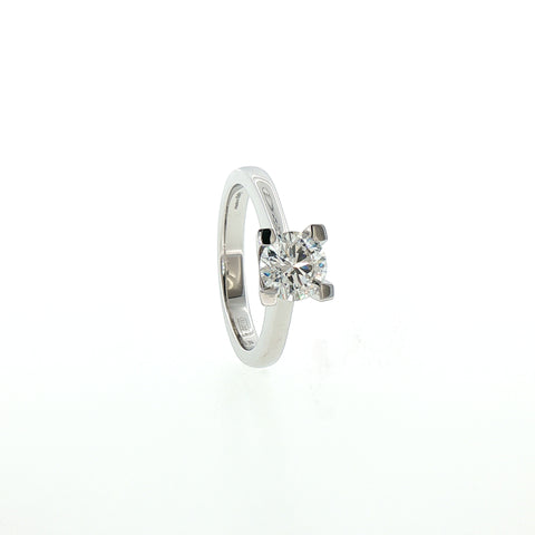 Solitario a "V" In Argento 925 con Diamante Lab-Grown taglio brillante.