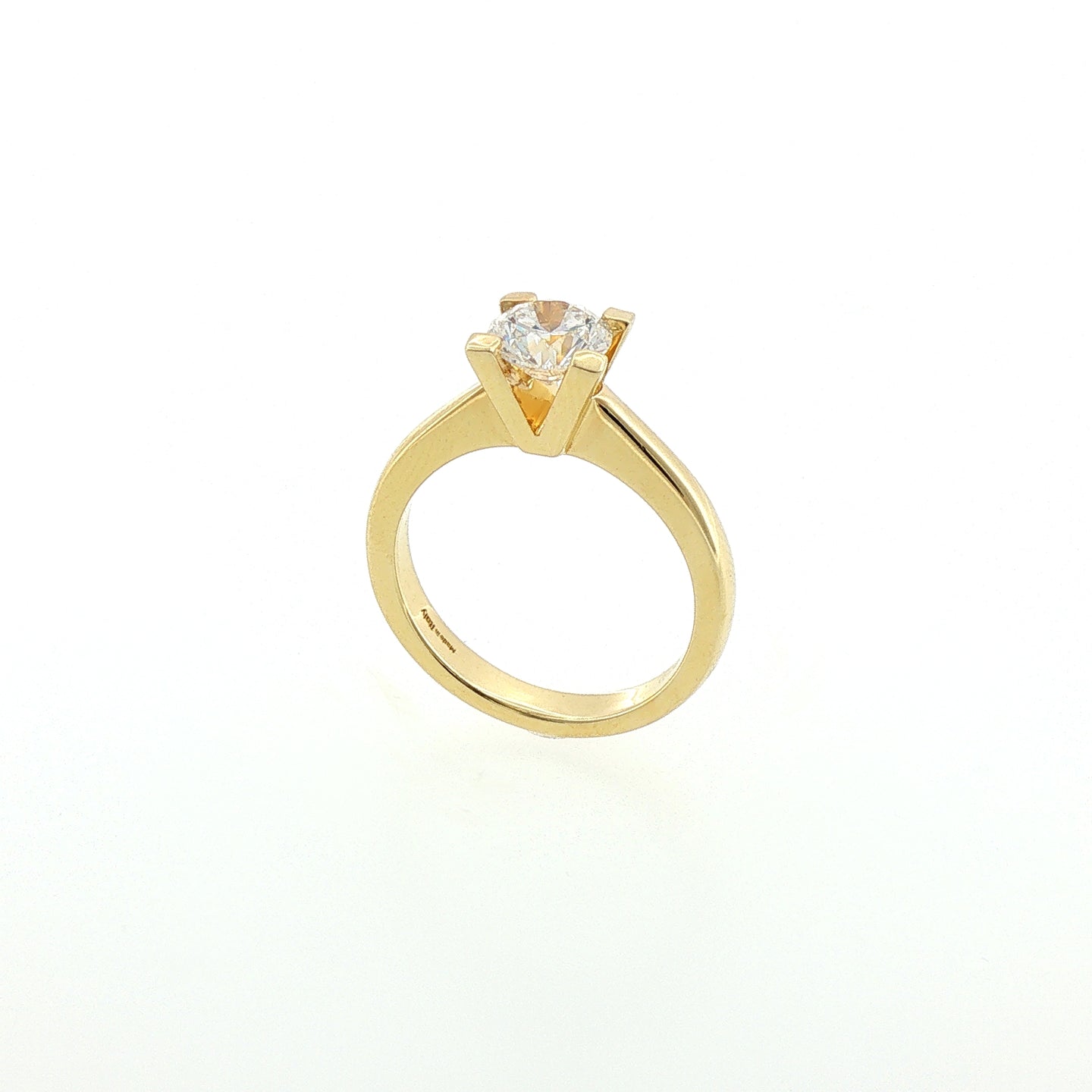 Solitario a "V" In Argento 925 Dorato con Diamante Lab-Grown taglio brillante.