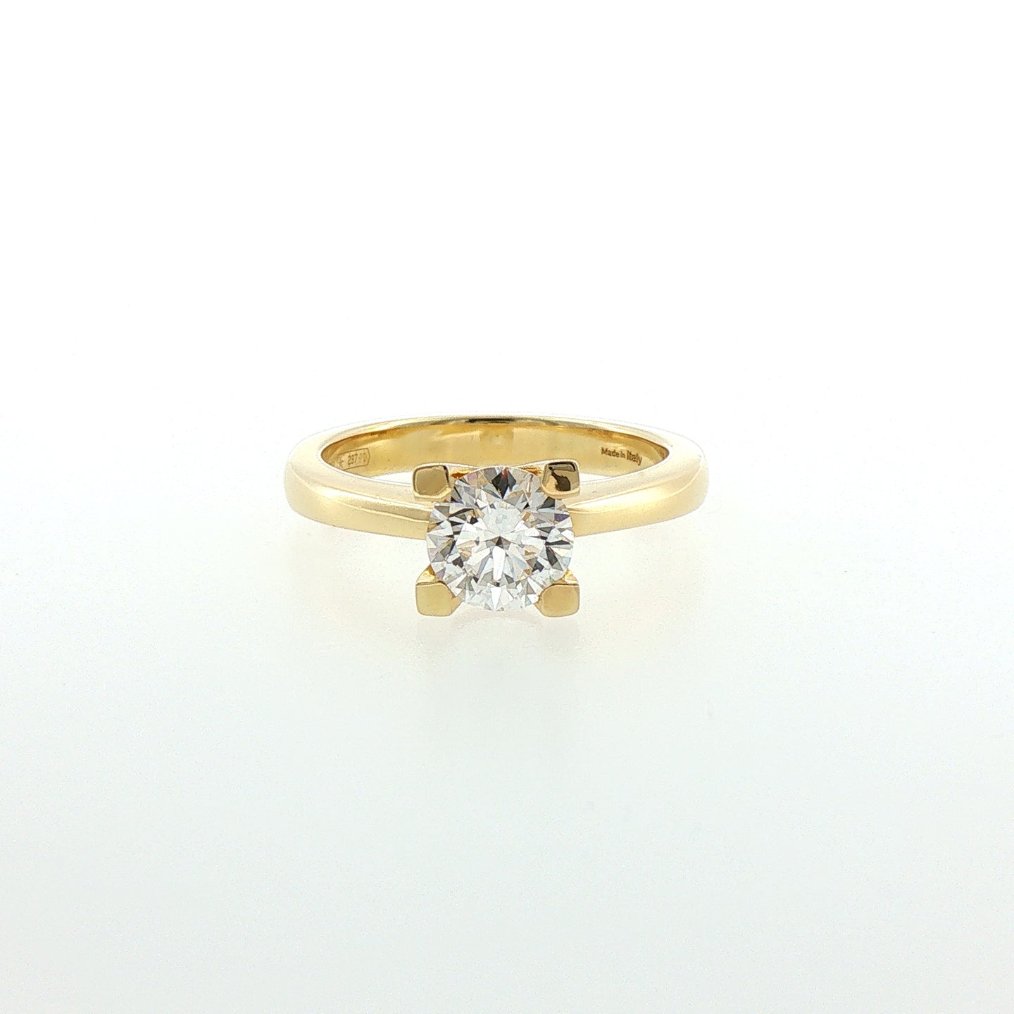 Solitario a "V" In Argento 925 Dorato con Diamante Lab-Grown taglio brillante.