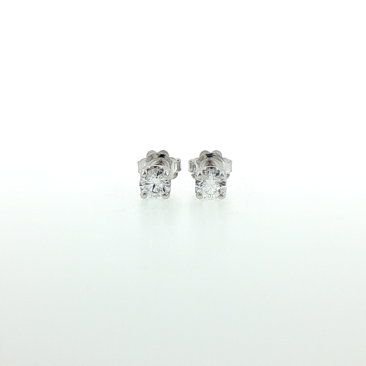 Orecchini Punto Luce in Argento 925 con Diamanti Lab-Grown taglio brillante.