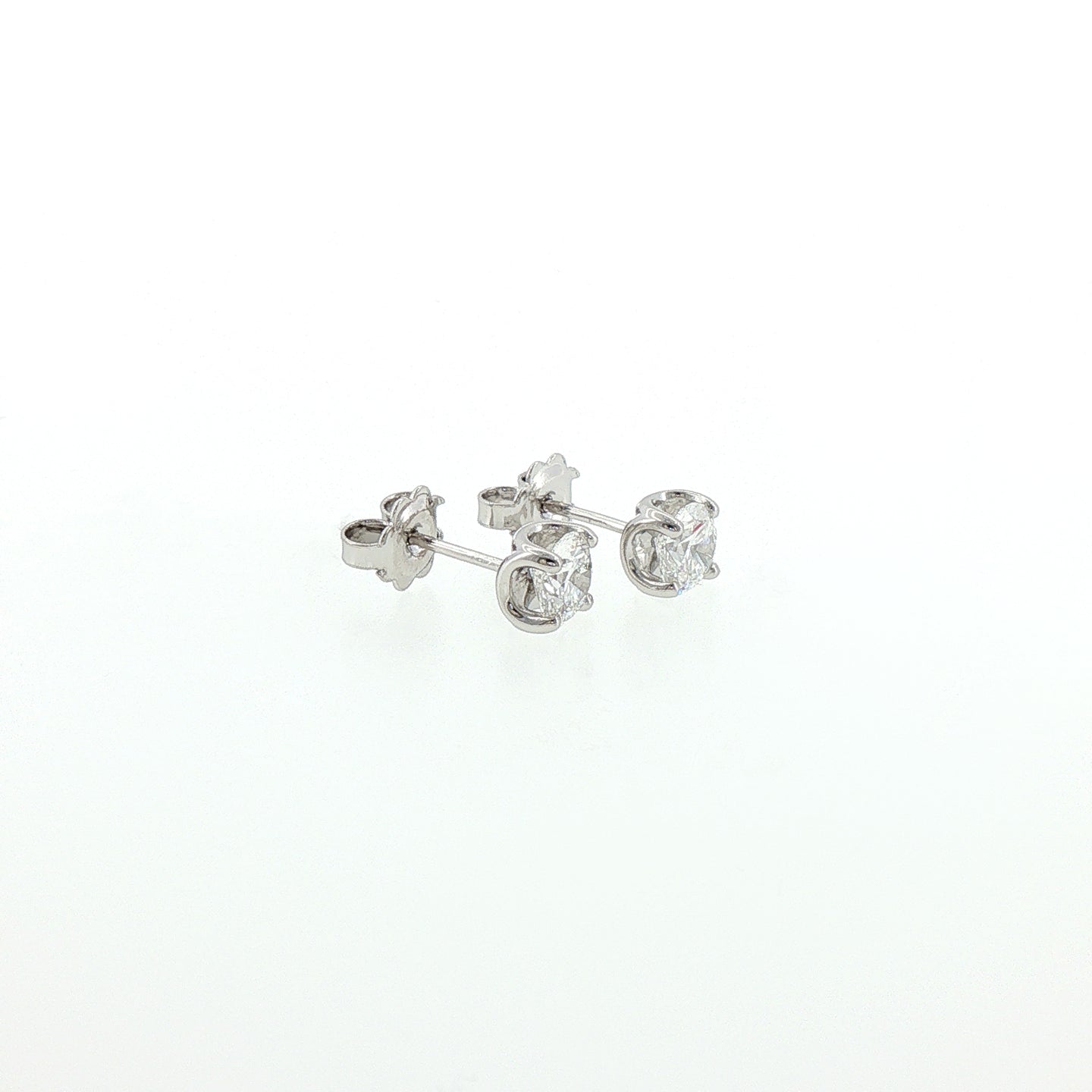Orecchini Punto Luce in Argento 925 con Diamanti Lab-Grown taglio brillante.