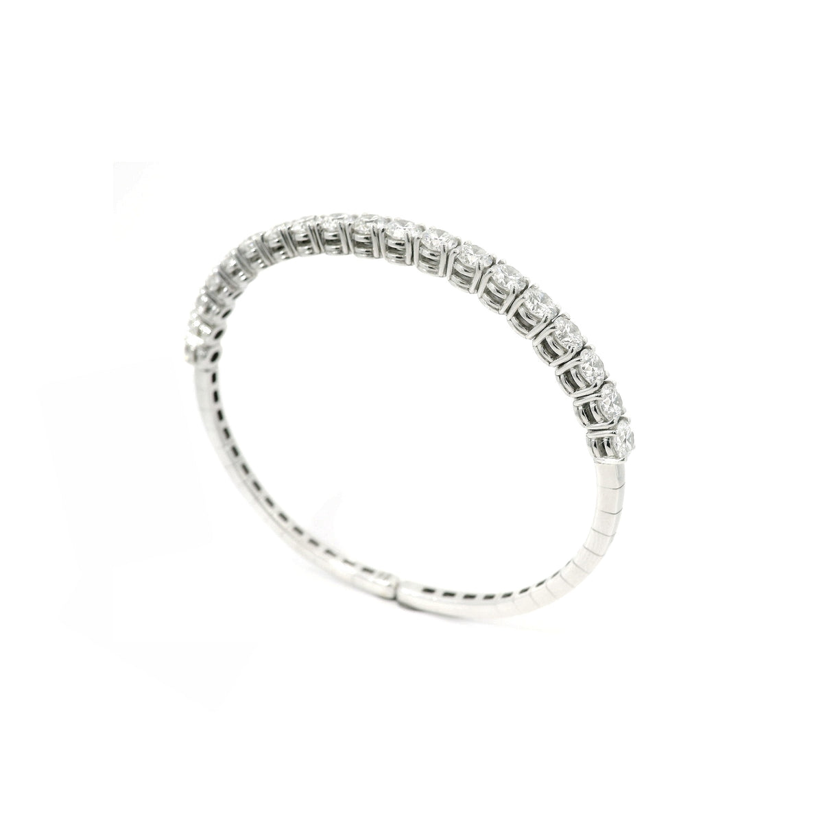 Bracciale rigido in oro bianco con diamanti lab-grown taglio brillante, 5,87 carati.