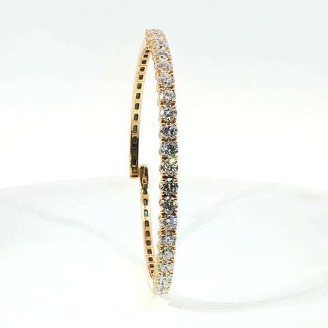 Bracciale rigido in oro rosa con diamanti Lab-Grown taglio brillante, 4,28 carati.