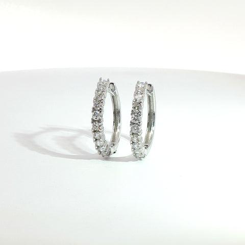 Orecchini cerchio in oro bianco con diamanti Lab-Grown taglio brillante, 0,57 carati.