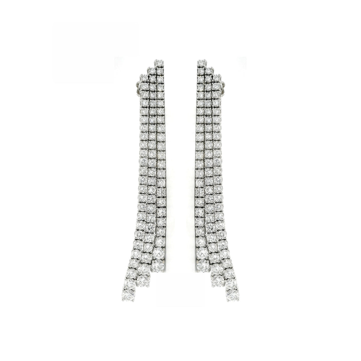 Orecchini Tennis Tre File a gradazione in oro bianco con diamanti lab-grown taglio brillante, 8,90 carati.