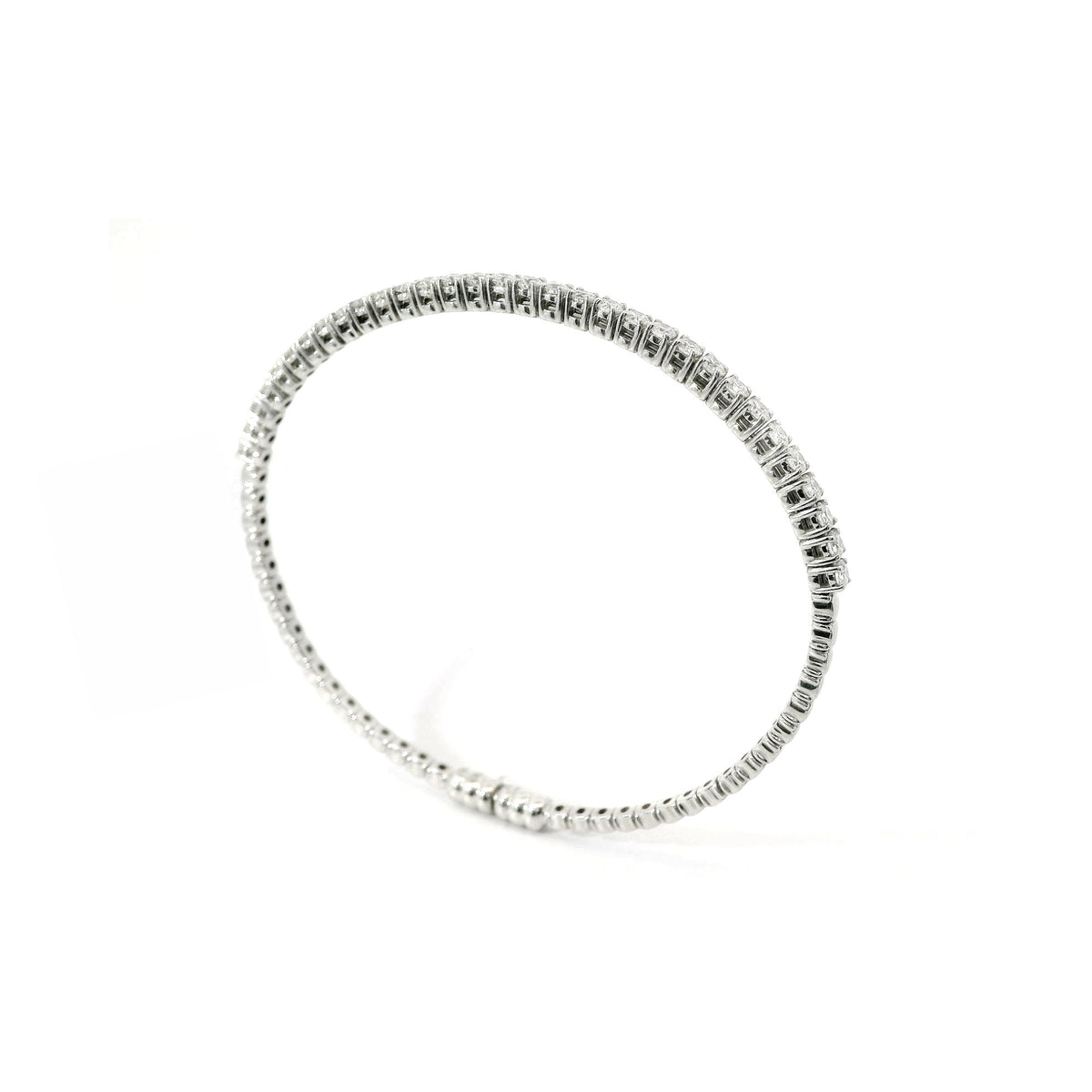 Bracciale rigido in oro bianco con diamanti lab-grown taglio brillante, 1,55 carati.
