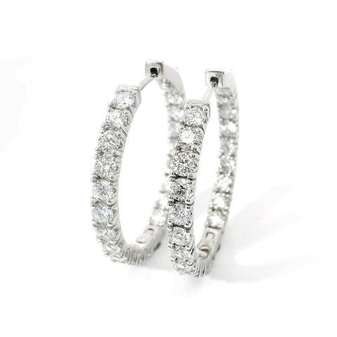 Orecchini a cerchio in oro bianco con diamanti lab-grown taglio brillante, 4,32 carati.