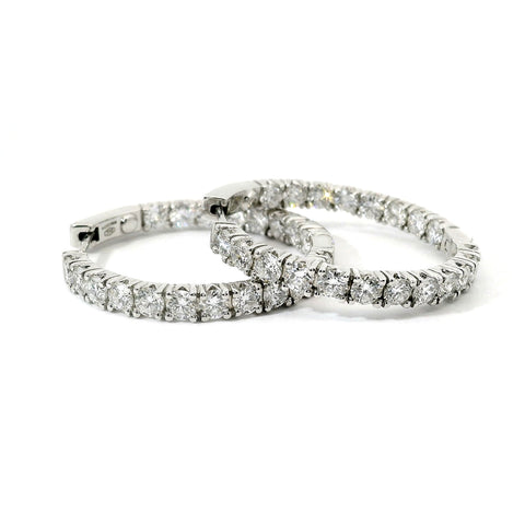 Orecchini a cerchio in oro bianco con diamanti lab-grown taglio brillante, 4,32 carati.