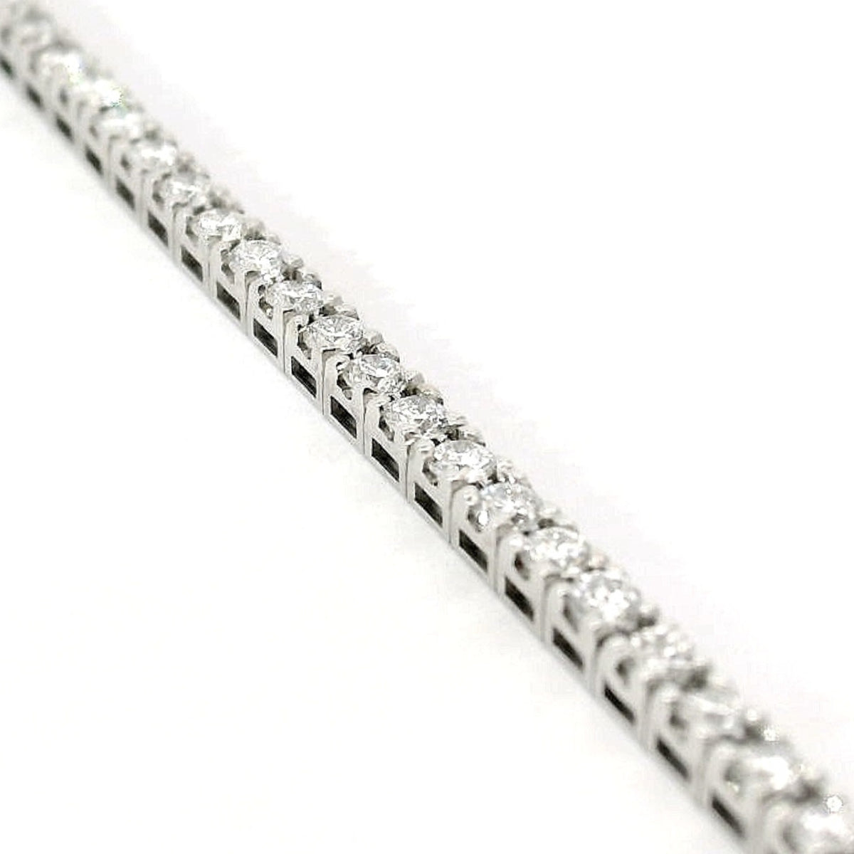 Bracciale Tennis a piramide in oro bianco con diamanti lab-grown taglio brillante, 1,70 carati.