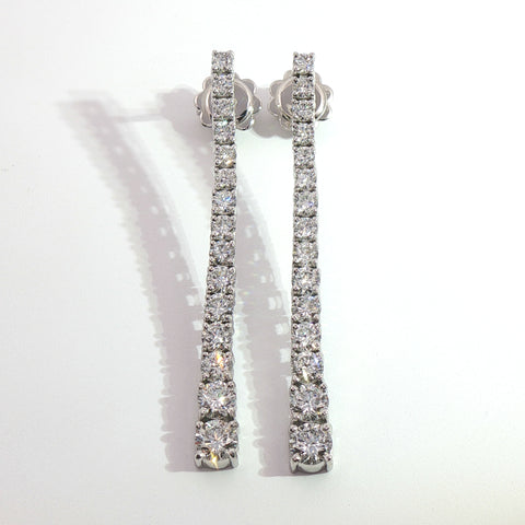 Orecchini tennis in oro bianco con diamanti Lab-Grown taglio brillante, 2,18 carati.