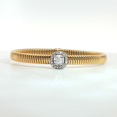 Bracciale Queen con centrale e contorno in oro giallo tubogas con Diamante Lab-Grown taglio cuscino e Diamanti Lab-Grown taglio brillante, 1,23 carati.