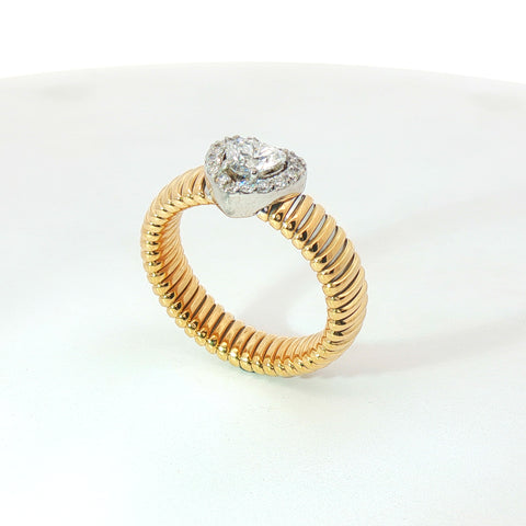 Solitario Queen con contorno in oro giallo tubogas con Diamante Lab-Grown taglio cuore e Diamanti Lab-Grown taglio brillante, 0,72 carati.