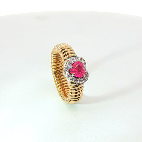 Solitario Queen con contorno in oro giallo tubogas con Zaffiro rosa Lab-Grown taglio cuore e Diamanti Lab-Grown taglio brillante.