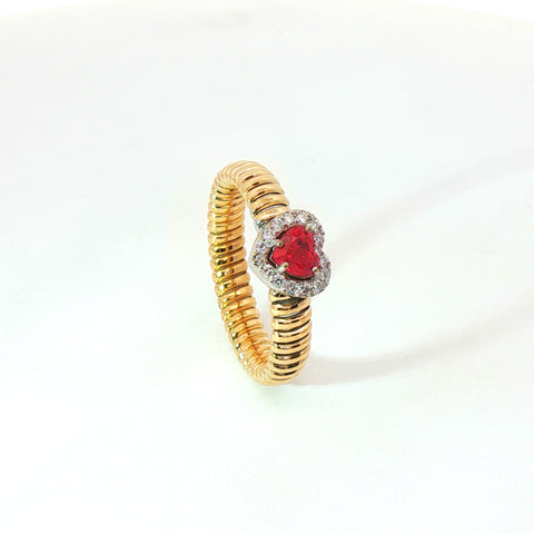 Solitario Queen con contorno in oro giallo tubogas con Rubino Lab-Grown taglio cuore e Diamanti Lab-Grown taglio brillante.