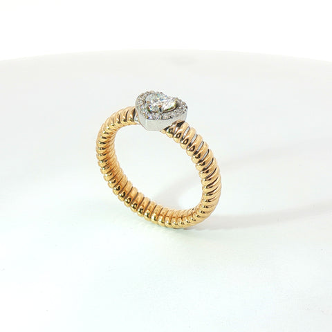 Solitario Queen con contorno in oro giallo tubogas con Diamante Lab-Grown taglio cuore e Diamanti Lab-Grown taglio brillante.