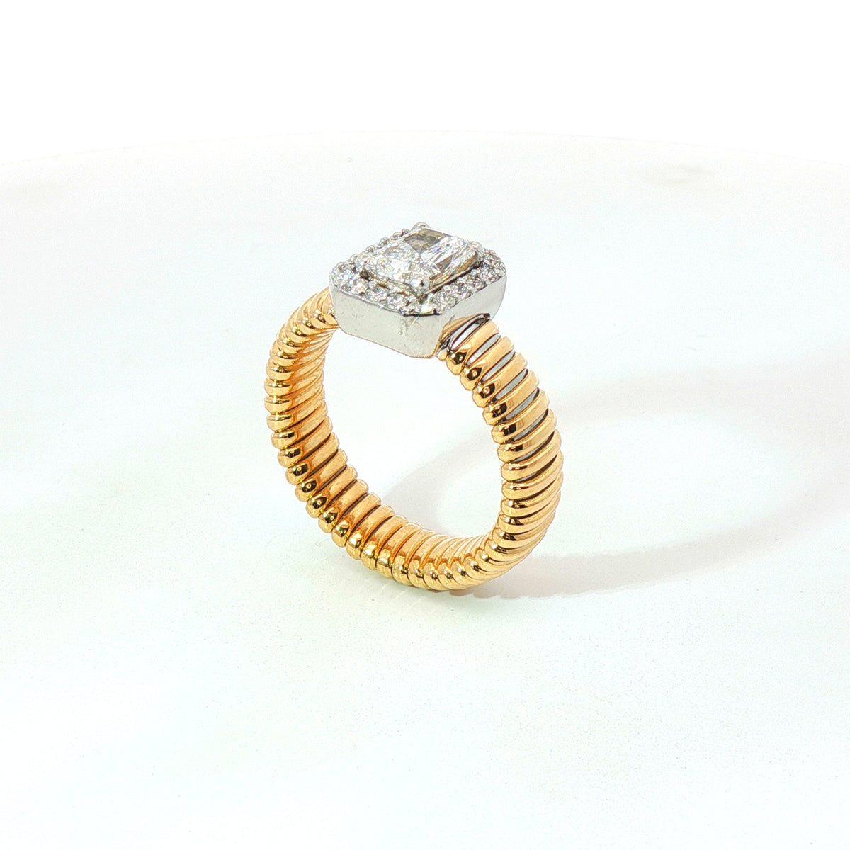 Anello Queen Radiant