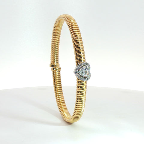 Bracciale Queen con centrale e contorno in oro giallo tubogas con Diamante Lab-Grown taglio cuore e Diamanti Lab-Grown taglio brillante, 0,68 carati.