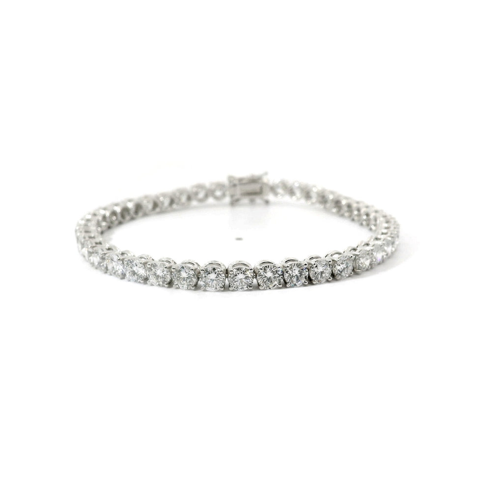 Bracciale tennis a filo in oro bianco e diamanti lab-grown taglio brillante, 11,84 carati.