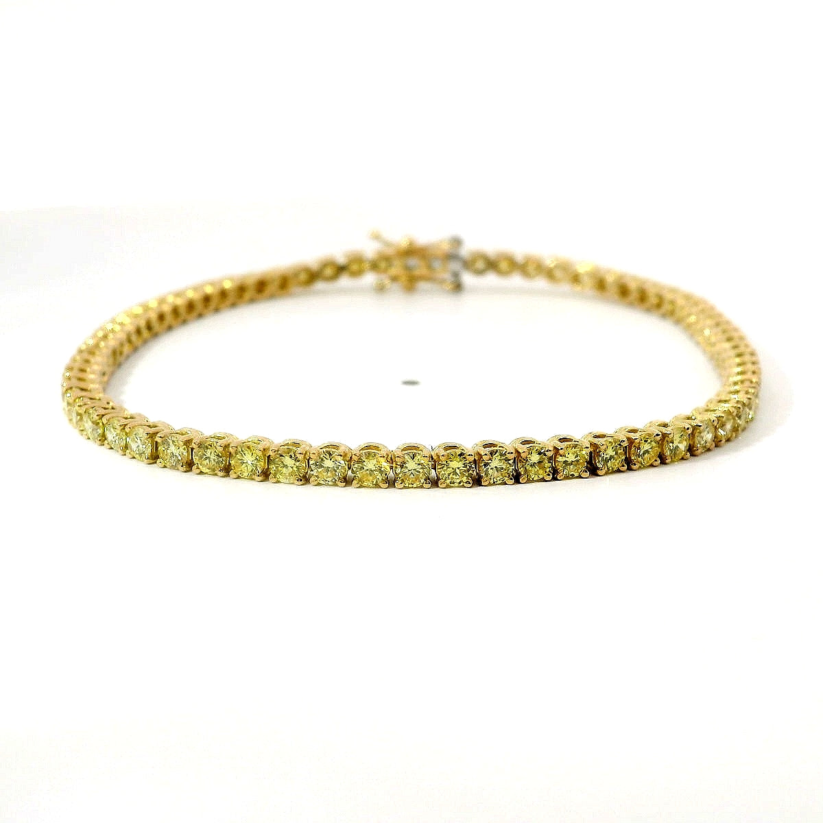 Bracciale tennis a filo in oro giallo e diamanti lab-grown taglio brillante, 3,58 carati.