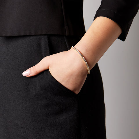 Bracciale Tennis a filo in oro giallo con diamanti lab-grown taglio brillante, 4,65 carati.