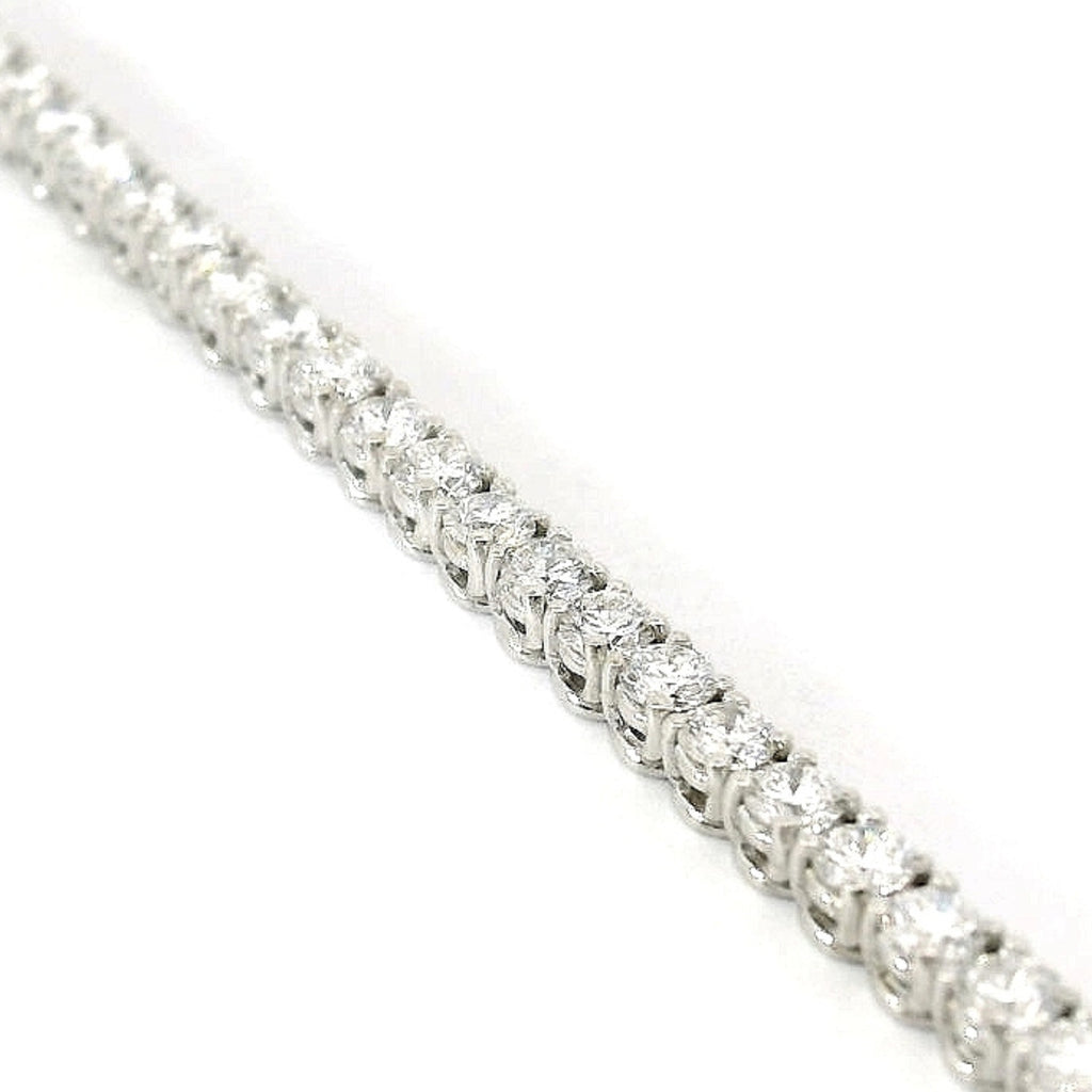 White gold wire tennis bracelet with brilliant-cut lab-grown diamonds, 5.54 carats.