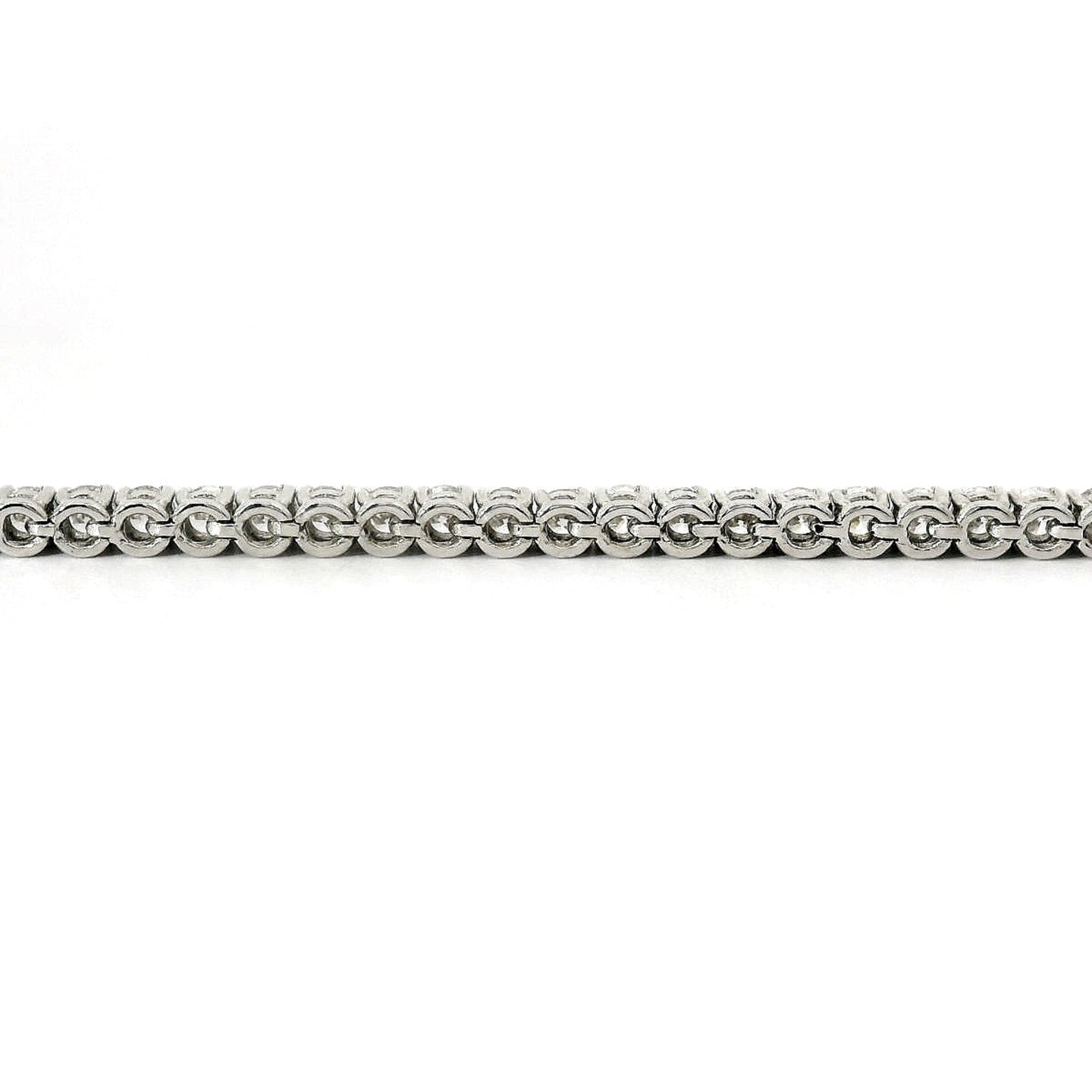 Bracciale Tennis a filo in oro bianco con diamanti lab-grown taglio brillante, 3,11 carati.